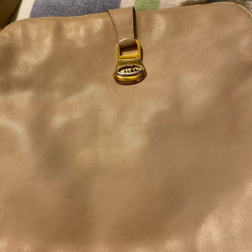 COPY - Selling my Gucci, she is still great looki…
